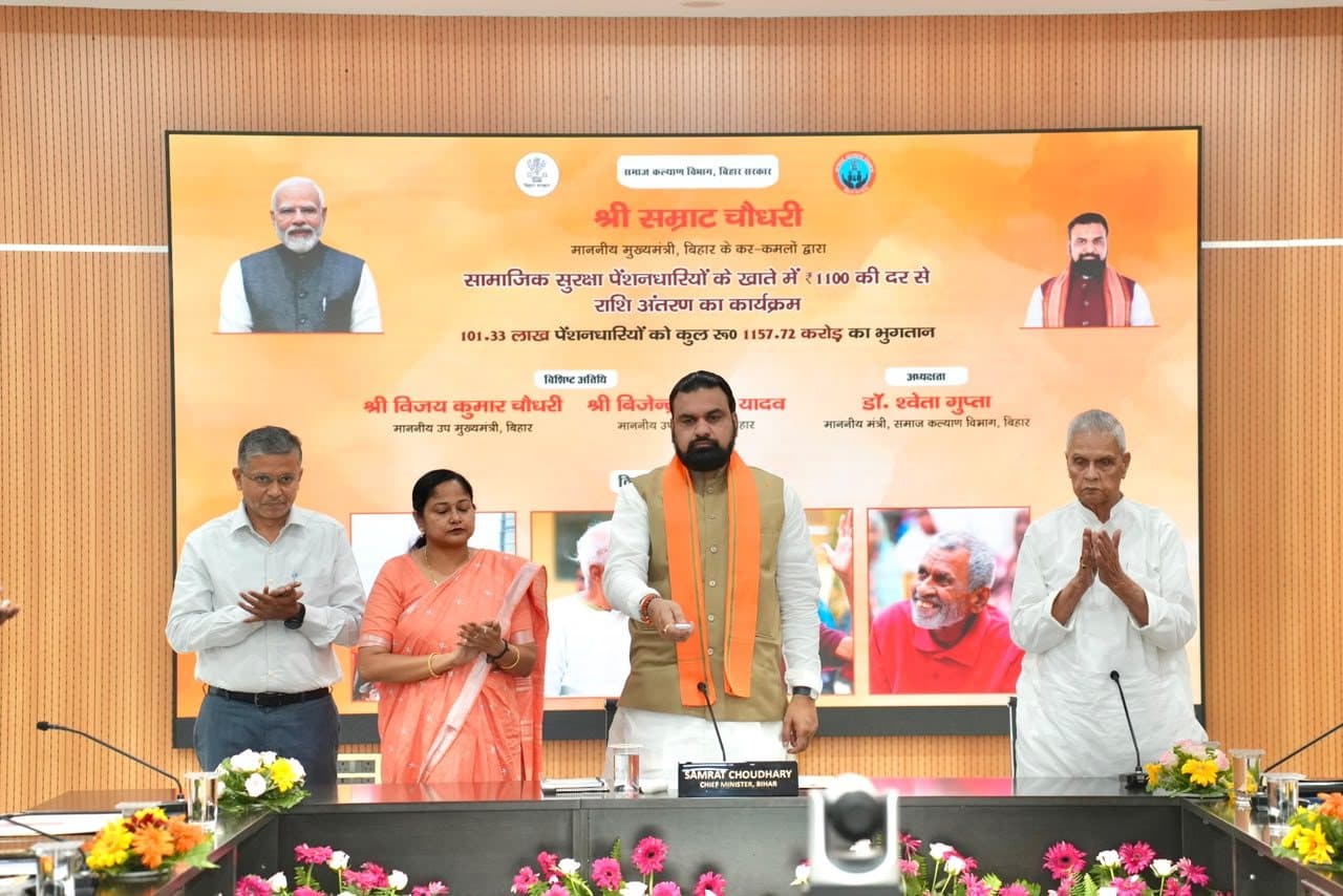 बिहार में एक करोड़ से अधिक पेंशनधारियों के खाते में पहुंची 1100 की राशि, पढ़िये CM ने क्या कहा