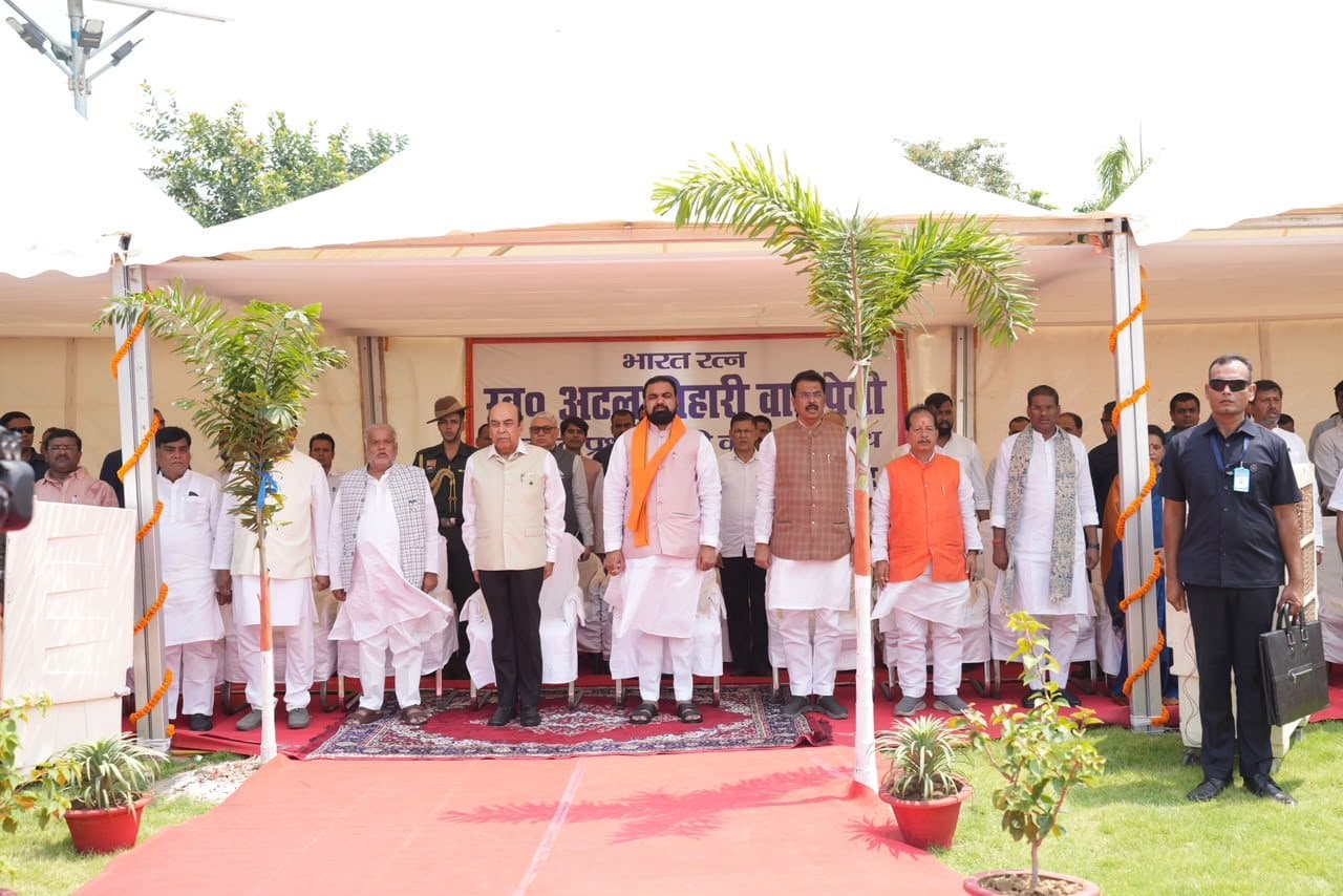हार नहीं मानूंगा... अटल बिहारी वाजपेयी की पुण्यतिथि पर CM सम्राट चौधरी ने दी श्रद्धांजलि, आदर्शों को किया याद
