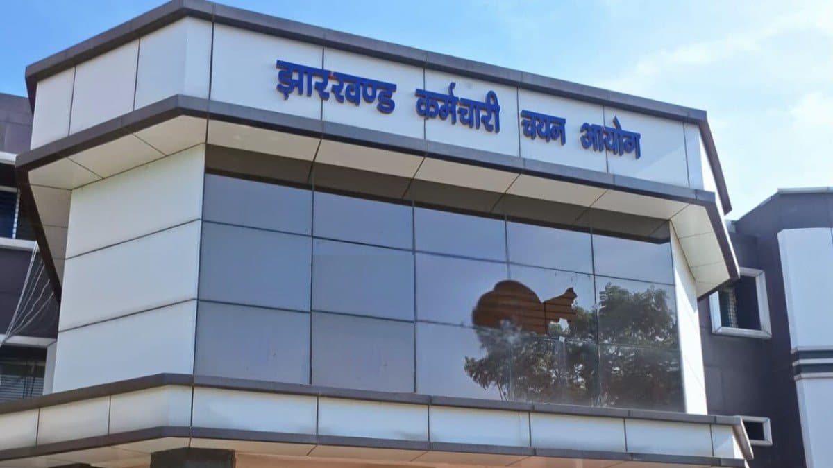 BREAKING: JSSC कार्यालय में CID की छापेमारी, सचिव सुधीर गुप्ता से हो रही है पूछताछ