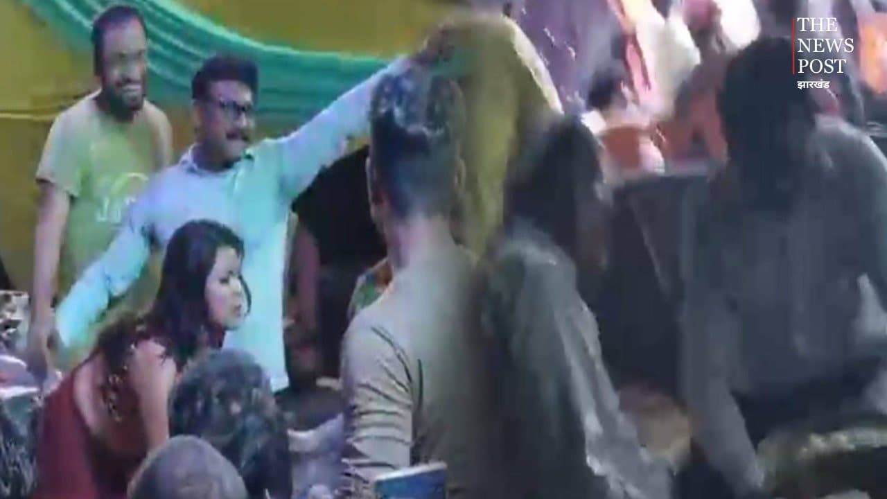 वाह क्या सीन है...शराब और शबाब का मजा ले रहे थे चौकीदार साहब, लेकिन वायरल वीडियो ने खोल दी पोल