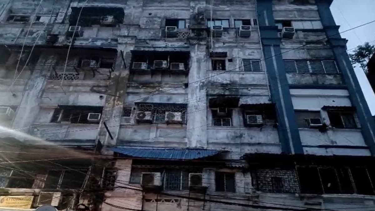 कोलकाता में होटल बना आग का गोला, 9 की मौत से मचा हड़कंप