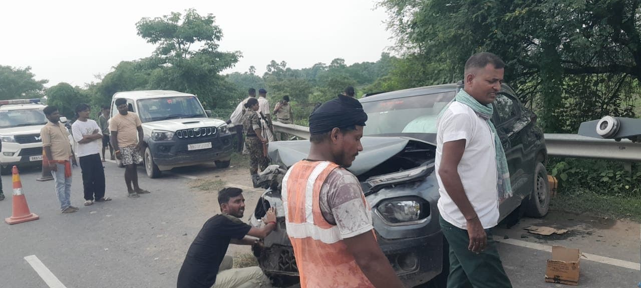 अजब बिहार का गजब नजारा! शराबबंदी वाले राज्य में सड़क पर बोतलें लूटते दिखे लोग, वायरल VIDEO ने खोली पोल