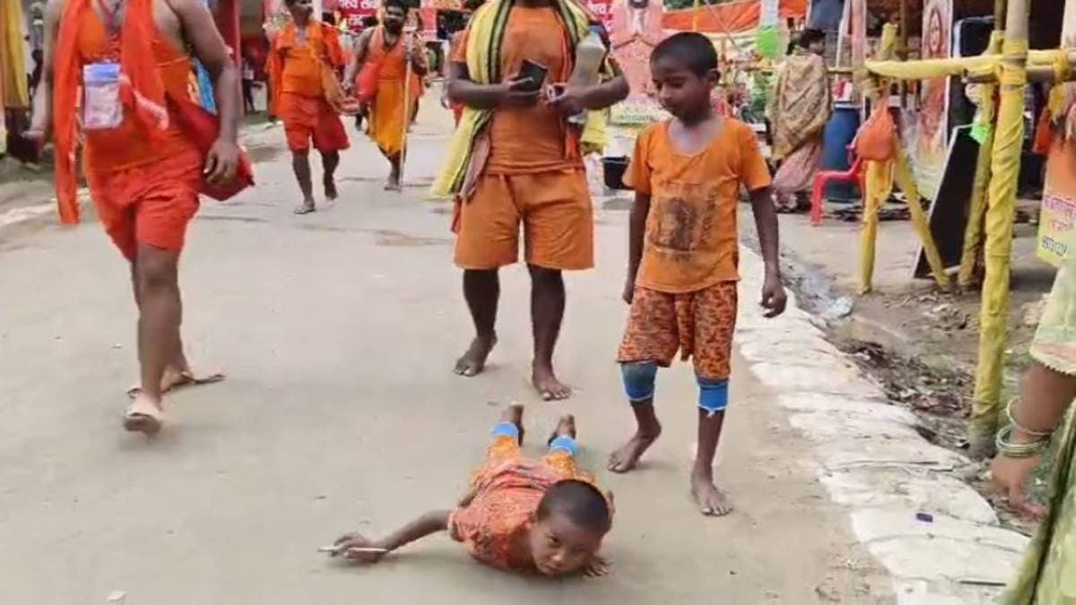 हे भोले बाबा जन्मदिन पर रिमोट वाली गाड़ी दिलवा दीजिए इसी कामना के साथ 5 साल का बच्चा कर रहा है सबसे कठिन दंड यात्रा....