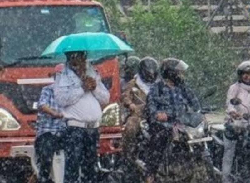 Weather Alert:झारखंड में आज फिर बदलेगा मौसम, 10 जिलों में भारी बारिश और वज्रपात का अलर्ट