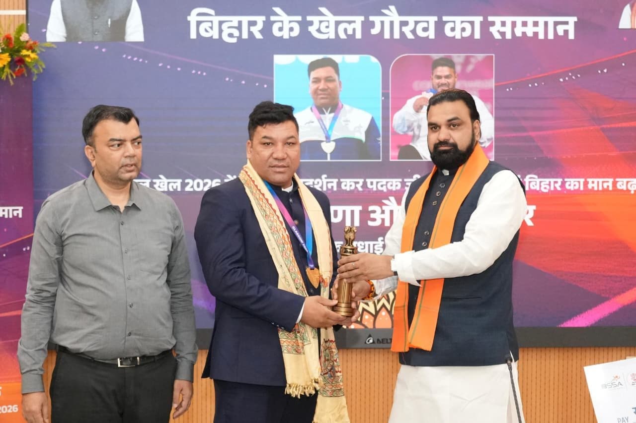 पैरा एथलीटों का बढ़ा मान,CM सम्राट ने किया सम्मानित,सोमेन राणा को 30 लाख, झंडू कुमार को 15 लाख का दिया चेक