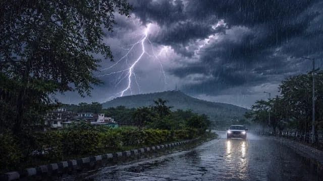 Weather Alert : झारखंड में आज भी बारिश का असर, रांची-धनबाद समेत कई जिलों में गरज-चमक और तेज हवा की चेतावनी