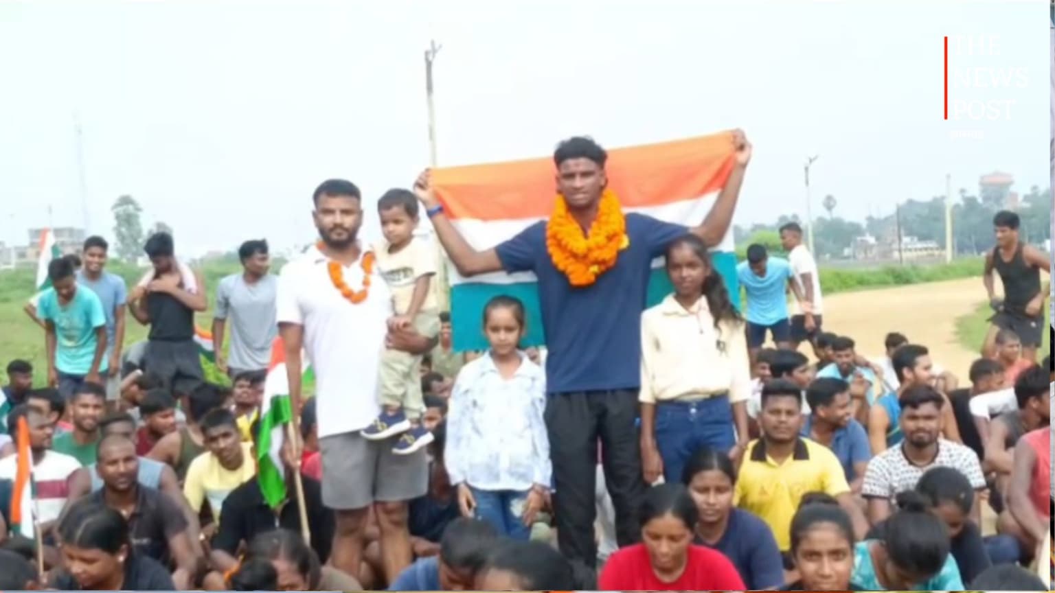 चीन में भारत का प्रतिनिधित्व कर नवादा लौटे रग्बी खिलाड़ी पवन राज, ढोल-नगाड़ों के साथ भव्य स्वागत