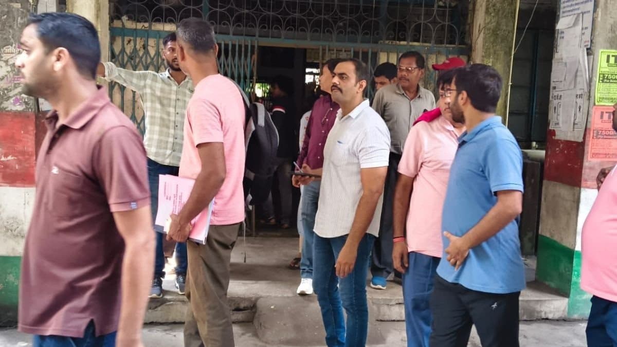 CCL कार्यालय में 18 हजार घूस लेते CMPF और पेंशन क्लर्क गिरफ्तार, CBI ने की बड़ी कार्रवाई