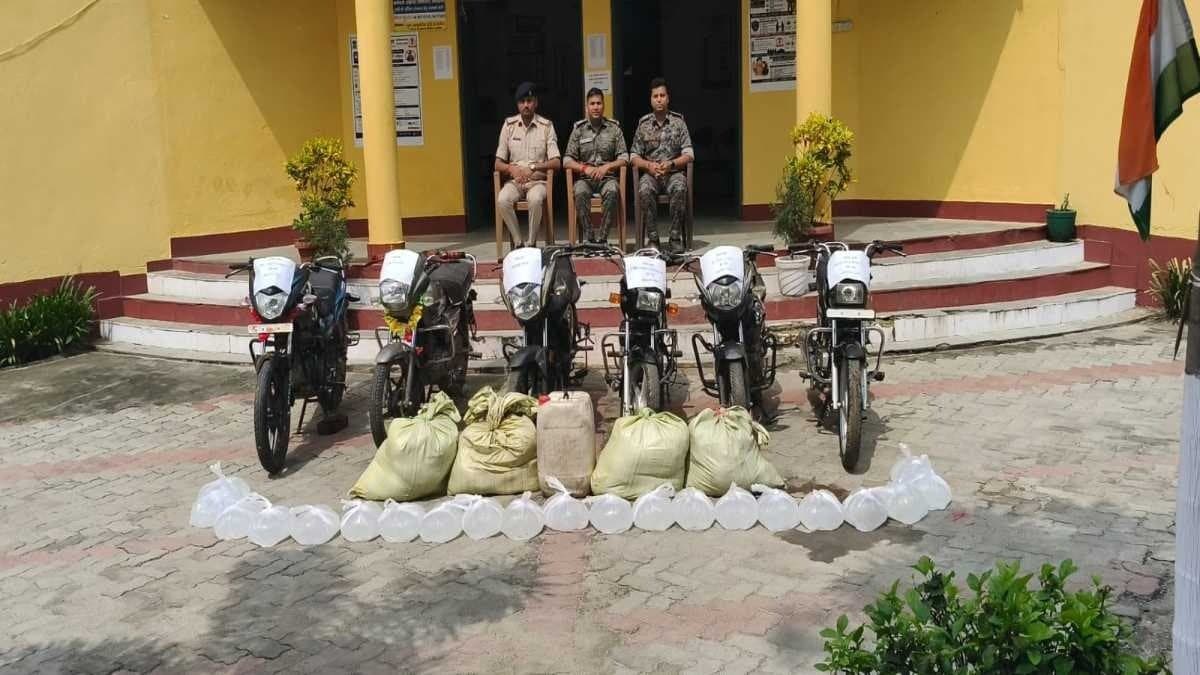 हजारीबाग में 285 लीटर अवैध महुआ शराब और 6 बाइक जब्त, पुलिस को देख तस्कर फरार
