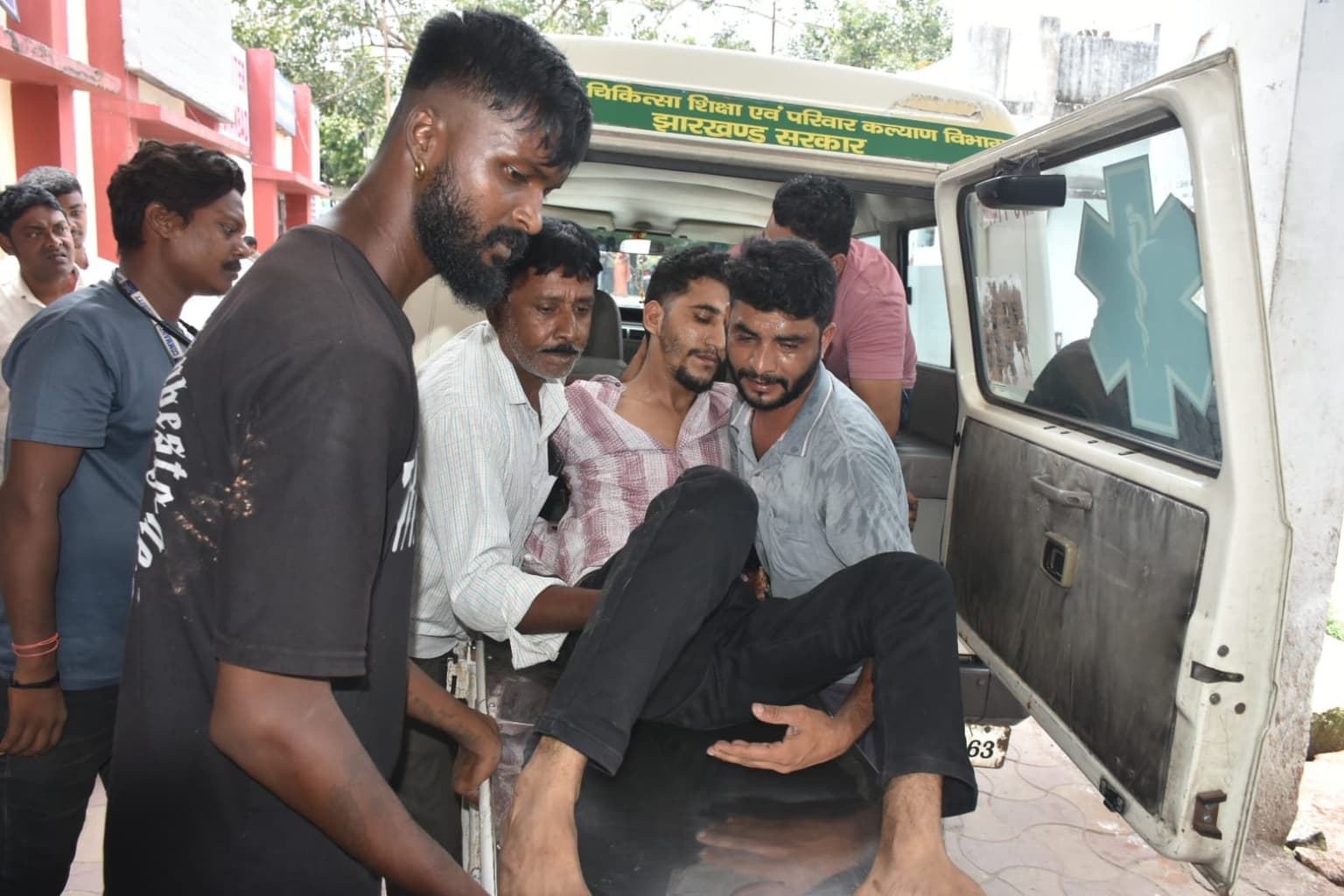Breaking: धनबाद के वासेपुर में ताबड़तोड़ फायरिंग,फहीम खान के भाई सहित दो को लगी गोली