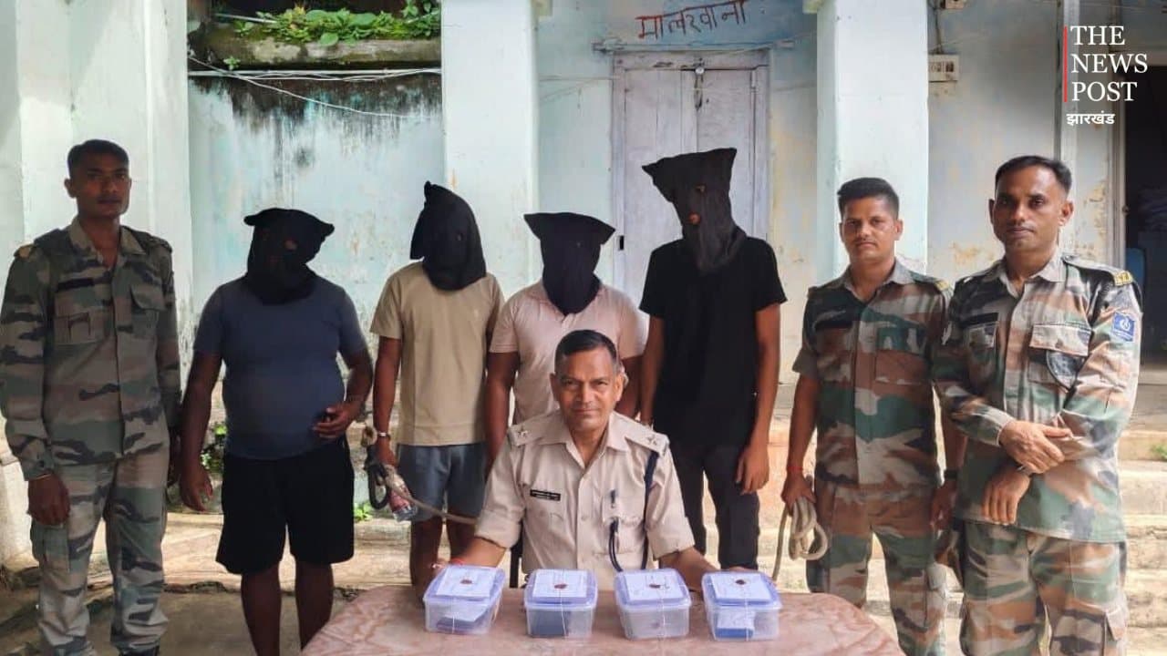 फर्जी कस्टमर केयर बनकर करते थे ऑनलाइन ठगी, देवघर में 7 मोबाइल और 6 SIM के साथ 4 गिरफ्तार