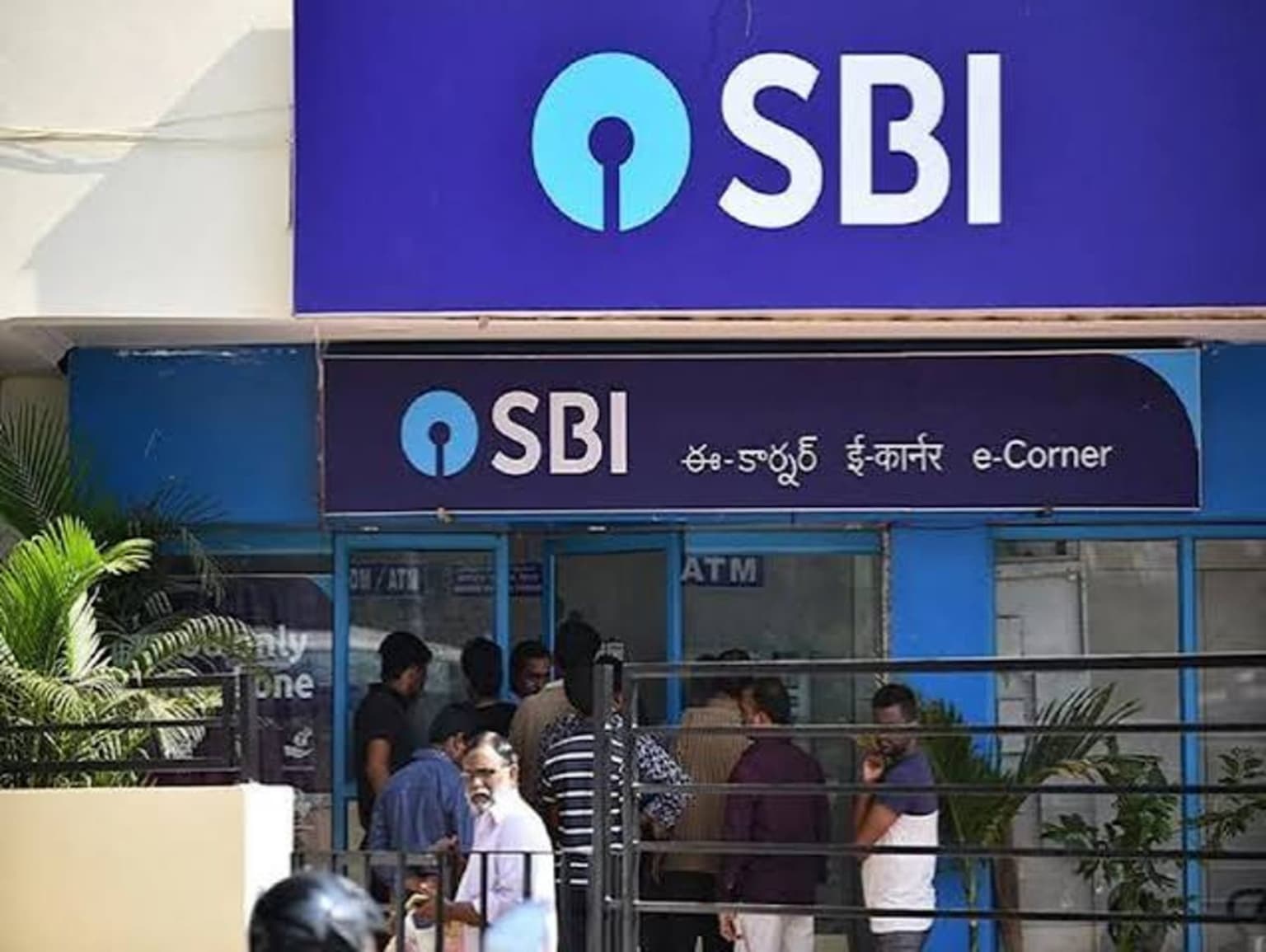 SBI ग्राहकों को राहत, बैंक हड़ताल के दौरान ATM ट्रांजैक्शन पर नहीं लगेगा अतिरिक्त शुल्क, जानें कैसे