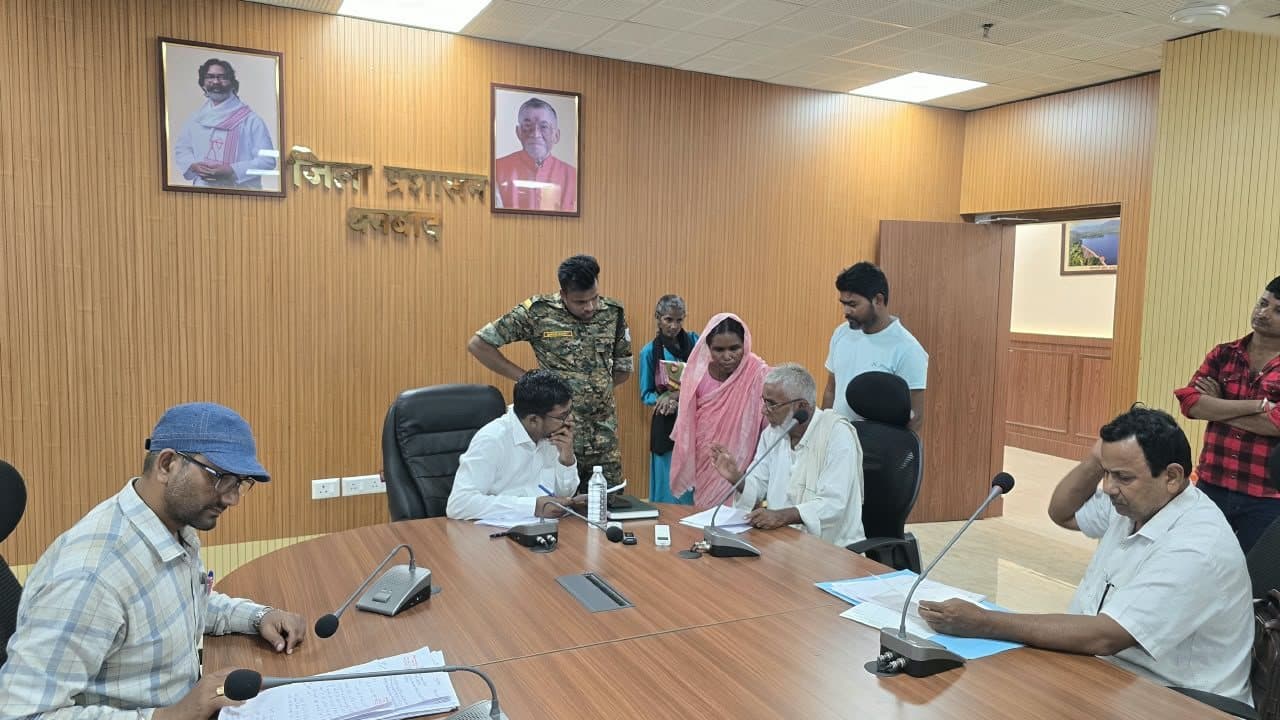 जनता दरबार : हुजूर! जमीन मेरी, कोर्ट का फैसला मेरे पक्ष में, फिर भी हो रहा सरकारी भवन का निर्माण 