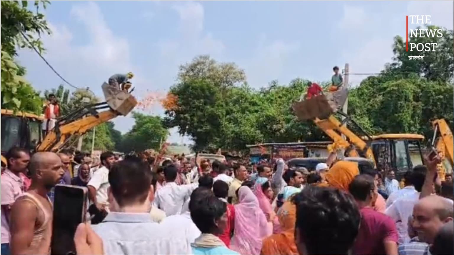 MLC चुनाव: छोटे सरकार की जन आशीर्वाद यात्रा में समर्थकों में जोश, नालंदा में JCB से बरसाया फूल