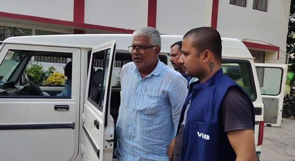 बड़ी खबर: निगरानी विभाग की बड़ी कार्रवाई, 30 हजार घूस लेते पंचायत रोजगार सेवक गिरफ्तार