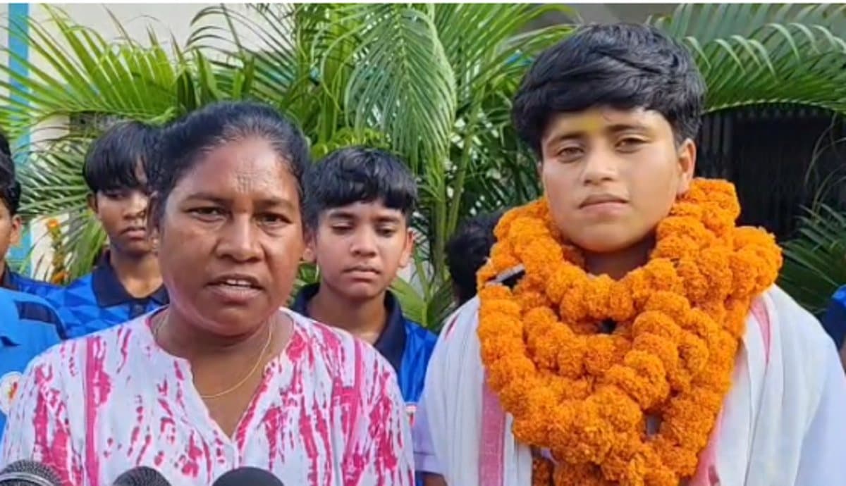 झारखंड की बेटी का कमाल! गुमला की दीपिका कुमारी ने इंडिया टीम में बनाई जगह, जिले में भव्य स्वागत