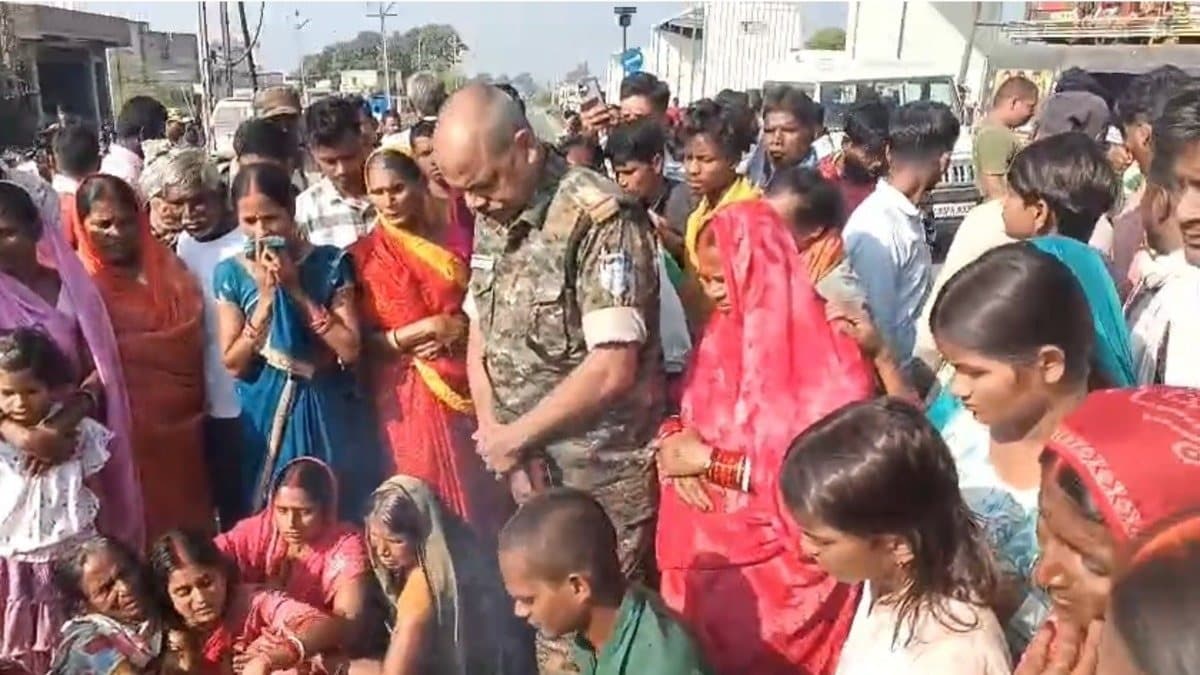 कोडरमा: गुमो चौक पर अज्ञात वाहन ने 55 वर्षीय व्यक्ति को कुचला, मौत के बाद NH-20 जाम