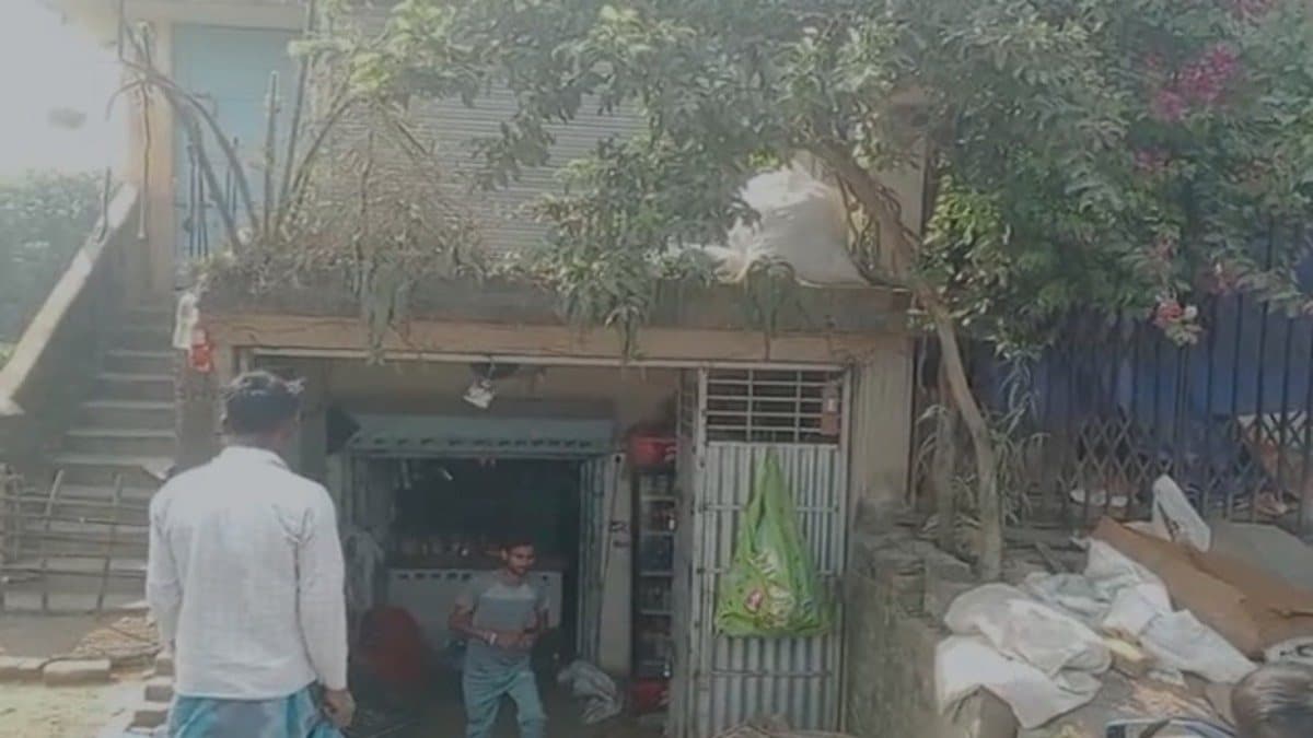 पाकुड़ में बिना लाइसेंस अवैध शराब बिक्री का आरोप, ग्रामीणों में आक्रोश