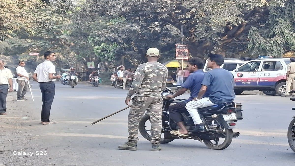 पाकुड़ में DTO का वाहन जांच अभियान, 45 गाड़ियों पर लगा जुर्माना