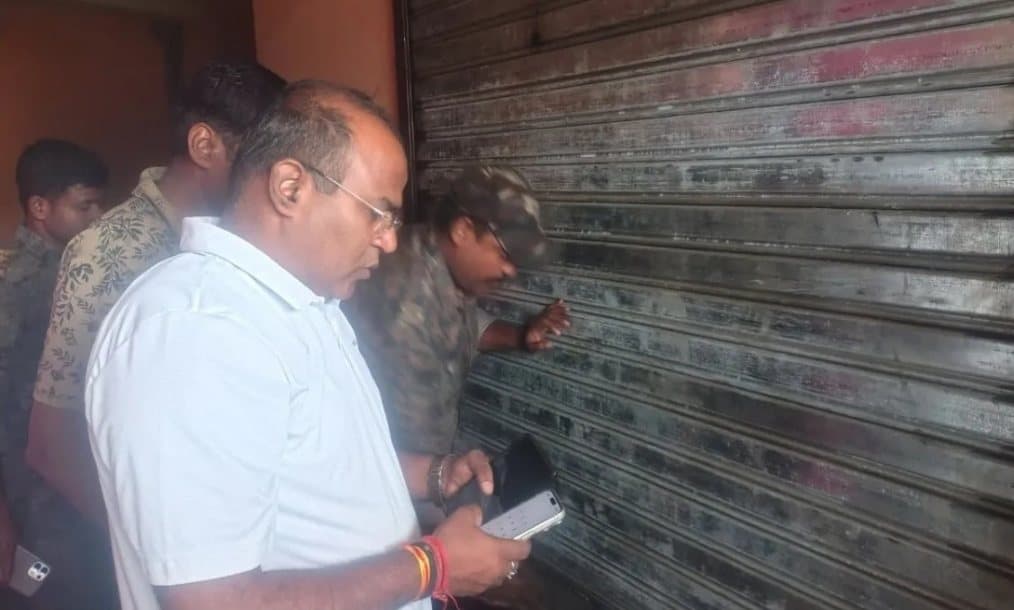 BREAKING:धनबाद के कतरास में अवैध गर्भपात के दौरान महिला की मौत के बाद हंगामा,पुलिस ने सेंटर को किया सील