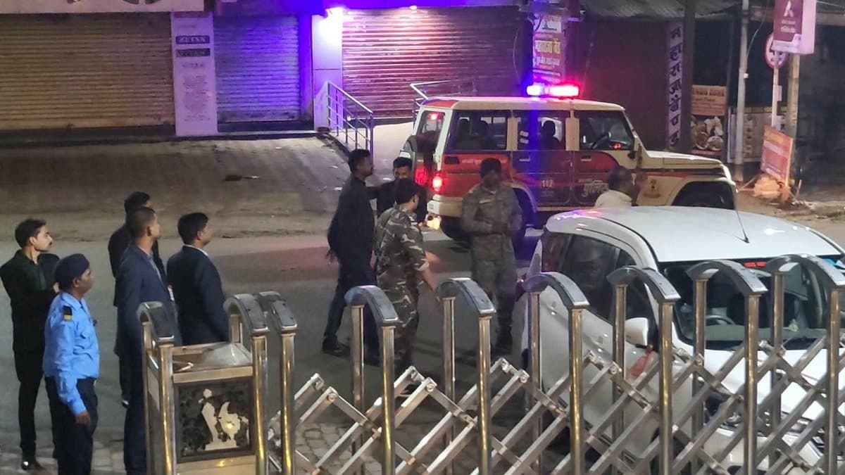 बड़ी खबर: हजारीबाग के होटल एके इंटरनेशनल पर चार राउंड फायरिंग, इलाके में दहशत