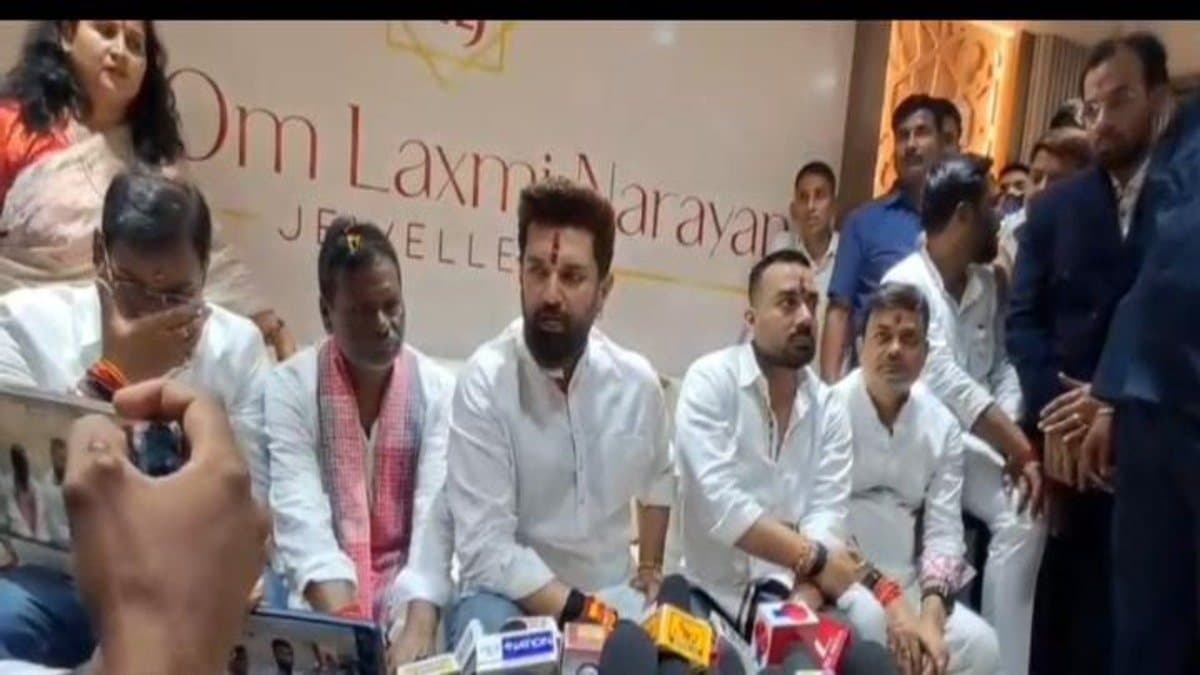 भागलपुर में चिराग पासवान का विपक्ष पर हमला, EVM से लेकर संसद तक उठाए सवाल