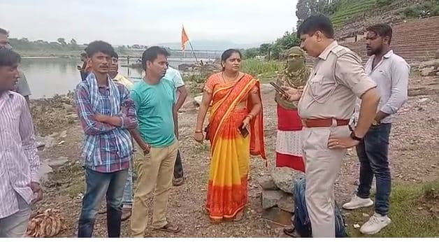 JAMSHEDPUR: नहाने के दौरान सेल्फ़ी ले रहा युवक नदी में डूबा, हुई मौ'त