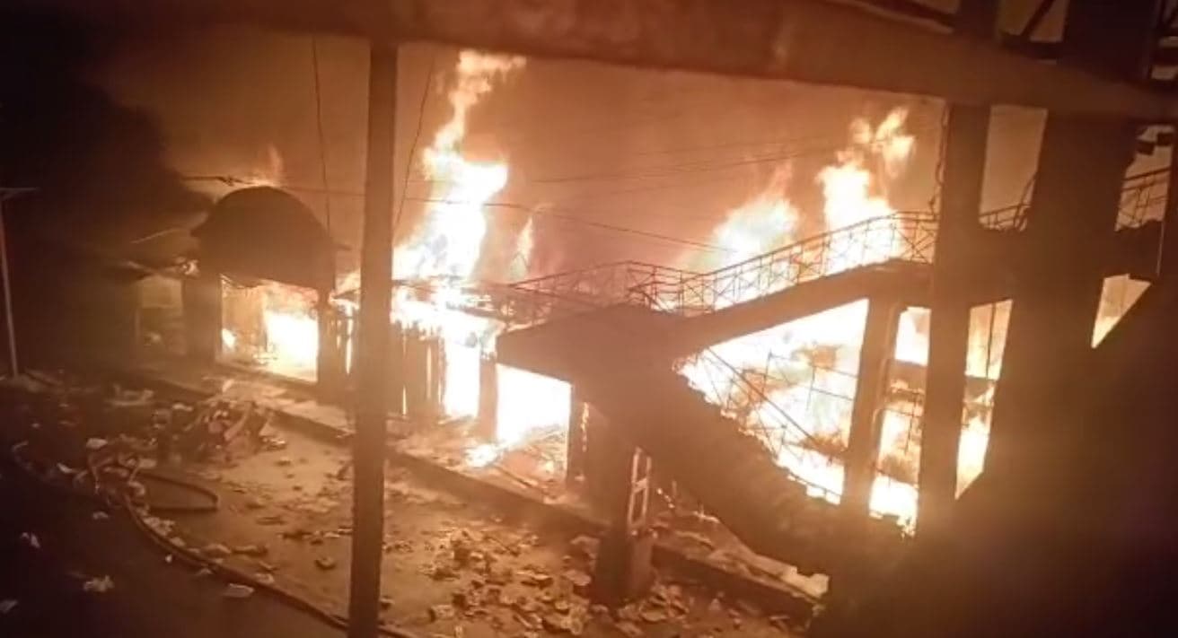 चाईबासा में नक्सलियों का उत्पात जारी, पंचायत सचिवालय के बाद अब उड़ाया गांव का पुल