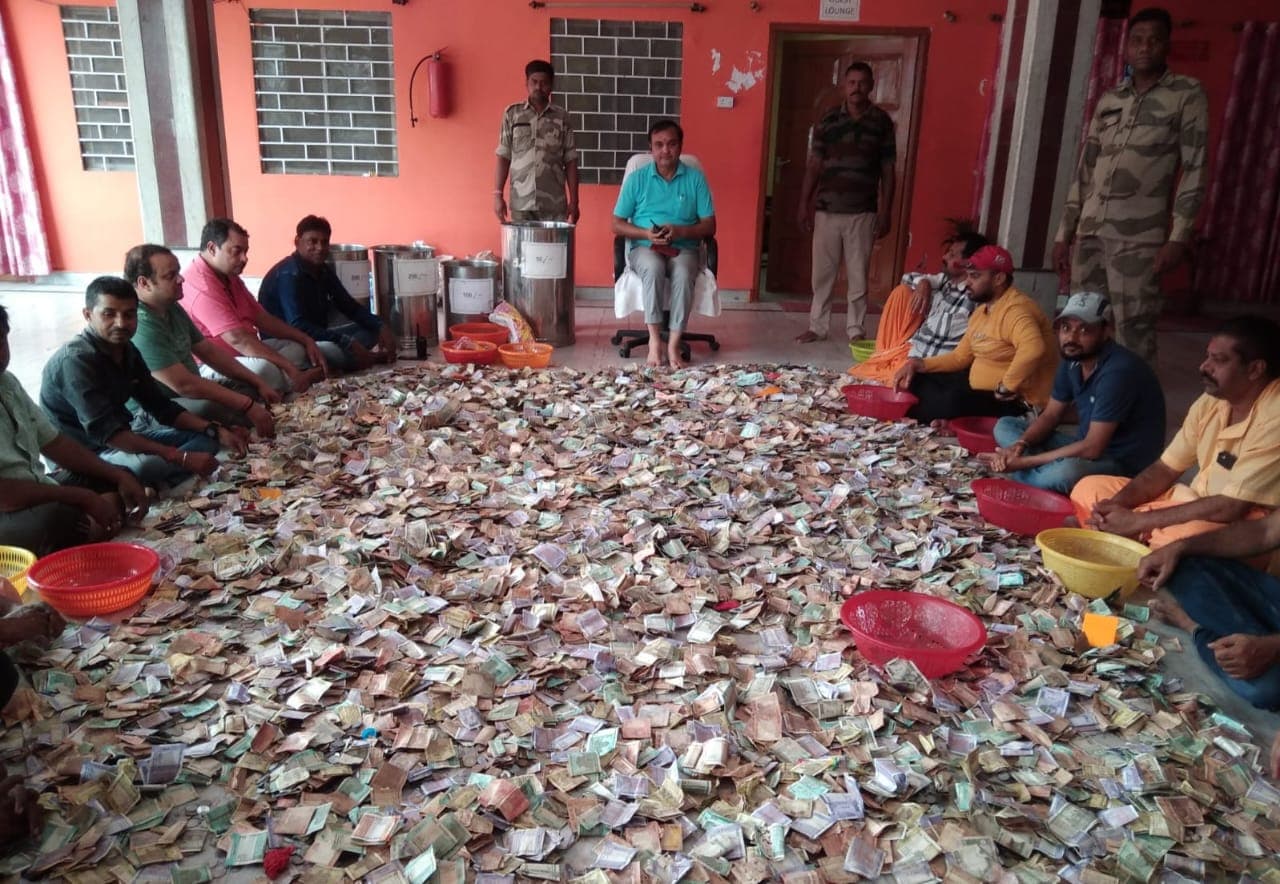 देवघर: आज खुला बाबा मंदिर का दानपेटी,18 लाख 59 हज़ार से अधिक हुई आय