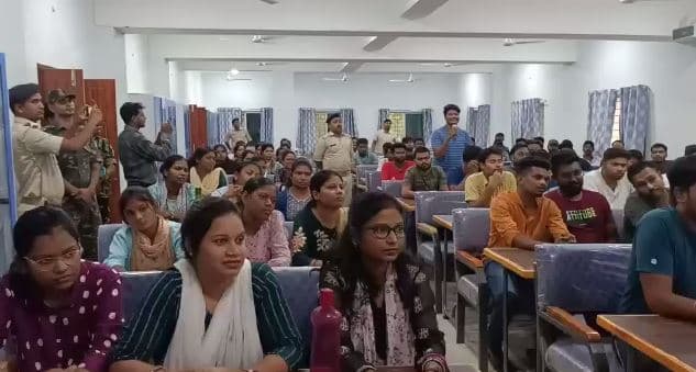 गुमला :कई पदाधिकारीयों ने पिछड़े इलाके के युवक-युवतियों को किया गाइड, बताया जीवन मे सफल होने का मंत्र