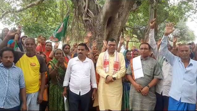 डुमरी में अंडरपास की मांग को लेकर ग्रामीणों ने जदयू प्रदेश महासचिव के साथ की बैठक