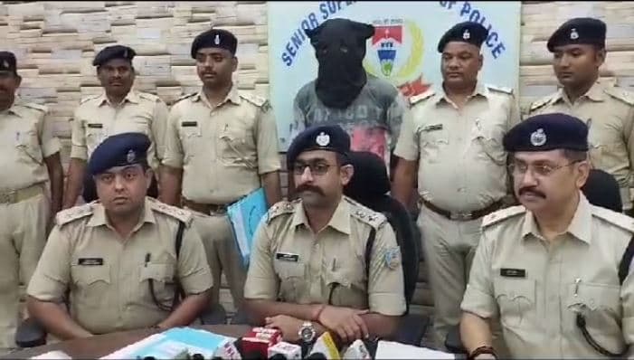 जमशेदपुर: जलसा बीयर बार फायरिंग मामले में पुलिस ने एक आरोपी को किया गरफ्तार
