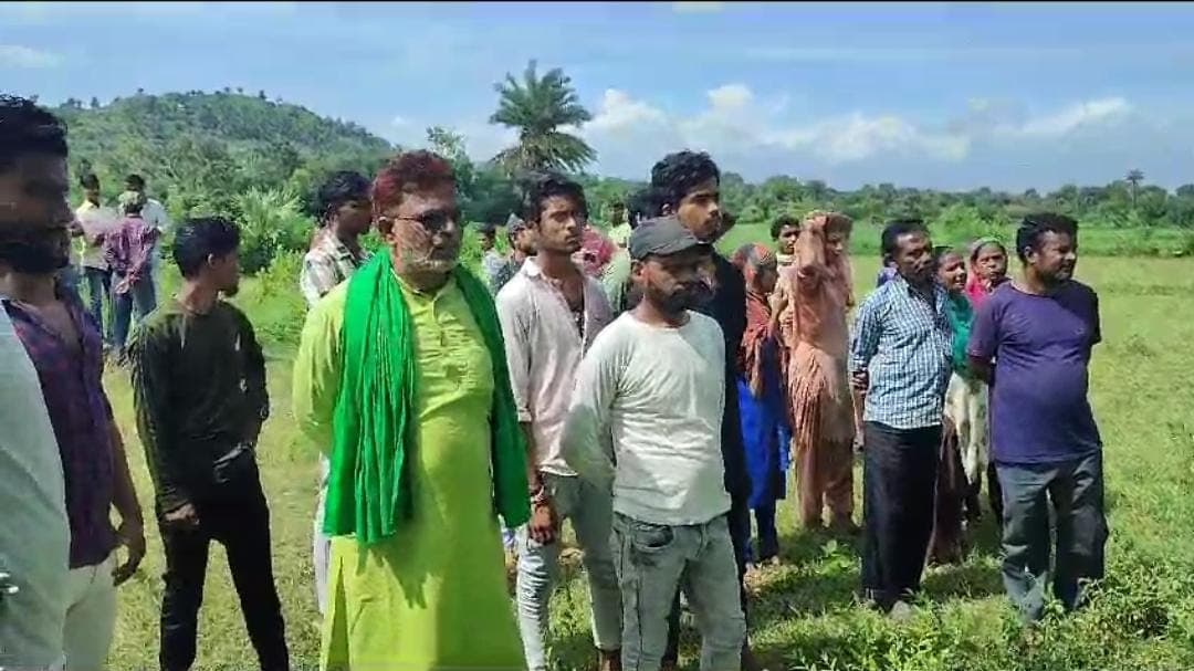 Dumka:युवक ने पेड़ से फांसी लगाकर दी जान, शादी नहीं होने की वजह से था परेशान, पढ़ें विस्तार से