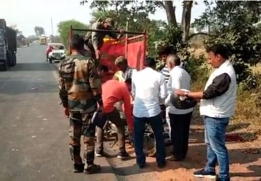 सड़क पर नीलगाय की झुंड का हमला, एक की मौत