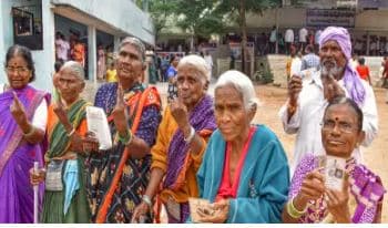 तेलंगाना में वोटिंग का समय खत्म, शाम 5 बजे तक 63.94 फीसदी वोटिंग, मुख्यमंत्री केसीआर की बेटी के खिलाफ शिकायत दर्ज  