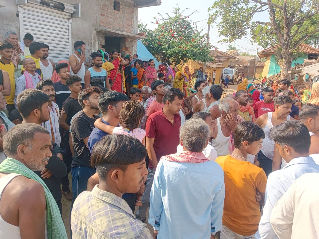 दुमका: घर के बरामदे में सो रहे व्यक्ति की गोली मारकर हत्या, परिवार में मचा कोहराम