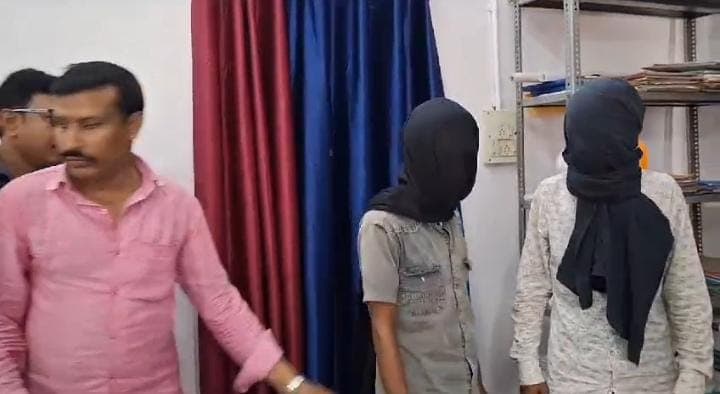 Crime News: रोहतास पुलिस ने बुज़ुर्गों की हत्या मामले का किया ख़ुलासा, आरोपी पोते और उसके सहयोगी को किया गिरफ्तार