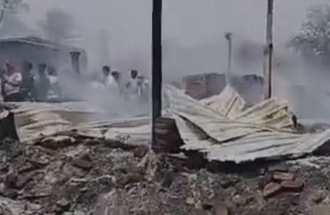 भीषण आग में 4 बच्चे जिंदा जले, 50 से अधिक घर जल कर खाक, जानिए जहां हुई घटना