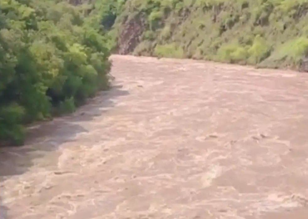 झेलम नदी के पानी ने पाकिस्तान में मचाई तबाही, पीओके में आई बाढ़ से मची अफरा -तफरी