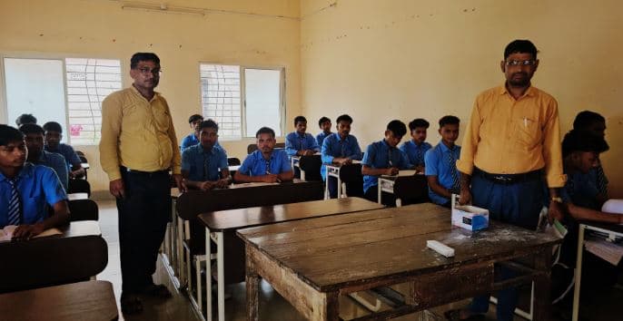 अनुसूचित जनजाति आवासीय विद्यालय में शिक्षा की स्थिति दयनीय  300 बच्चों पर सिर्फ 7 शिक्षक, जिम्मेदार मौन!