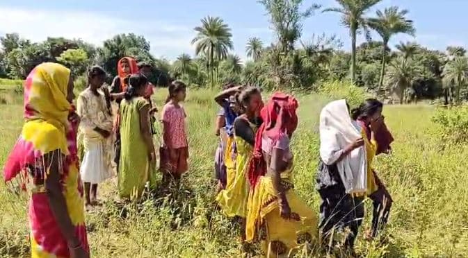 BREAKING: बकाया पैसे मांगने पर उतार दिया मौत के घाट, शव को झाड़ियों में फेंका