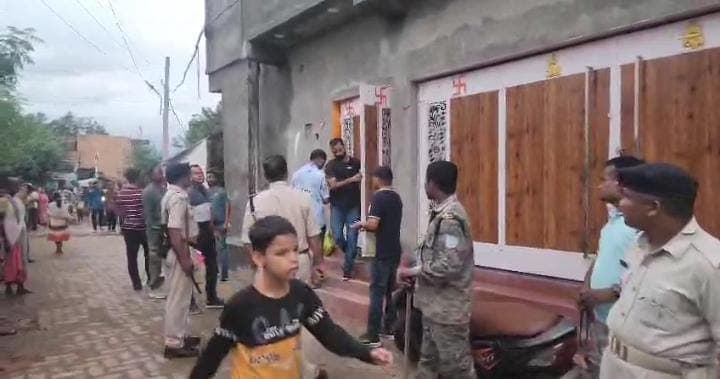 जमशेदपुर पुलिस ने किया मिनी गन फैक्ट्री का उद्भेदन, भारी मात्रा में हथियार बरामद