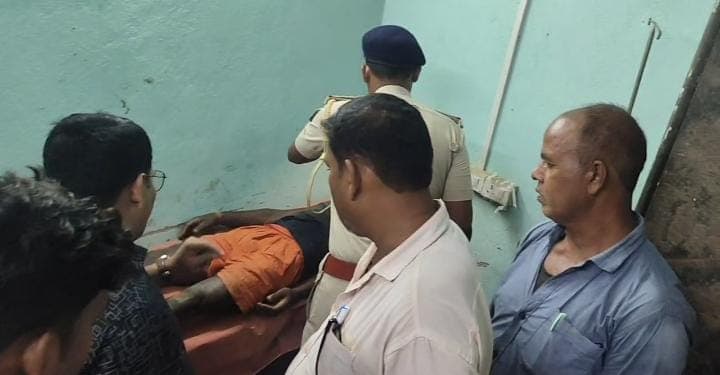 घर में सो रहे युवकों को उठाकर ले गए बदमाश फिर, घंटों बंधक बनाकर बेरहमी से पीटा, पढ़ें फिर क्या हुआ