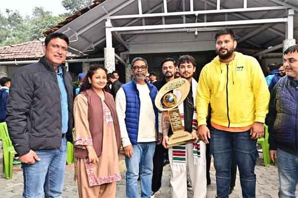 CM से मिले झारखंड क्रिकेट टीम के खिलाड़ी, सैयद मुश्ताक अली ट्रॉफी जीत पर मुख्यमंत्री ने दी बधाई