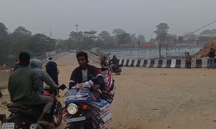 45 दिन बाद बरमसिया पुल खुला, तय समय से एक दिन पहले मिली राहत, छोटे वाहनों की आवाजाही शुरू