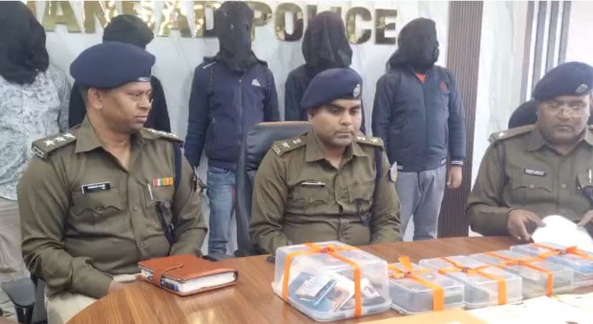 धनबाद के होटल से चल रहा था साइबर ठगी का खेल, पुलिस ने पाँच साइबर अपराधी को किया गिरफ्तार