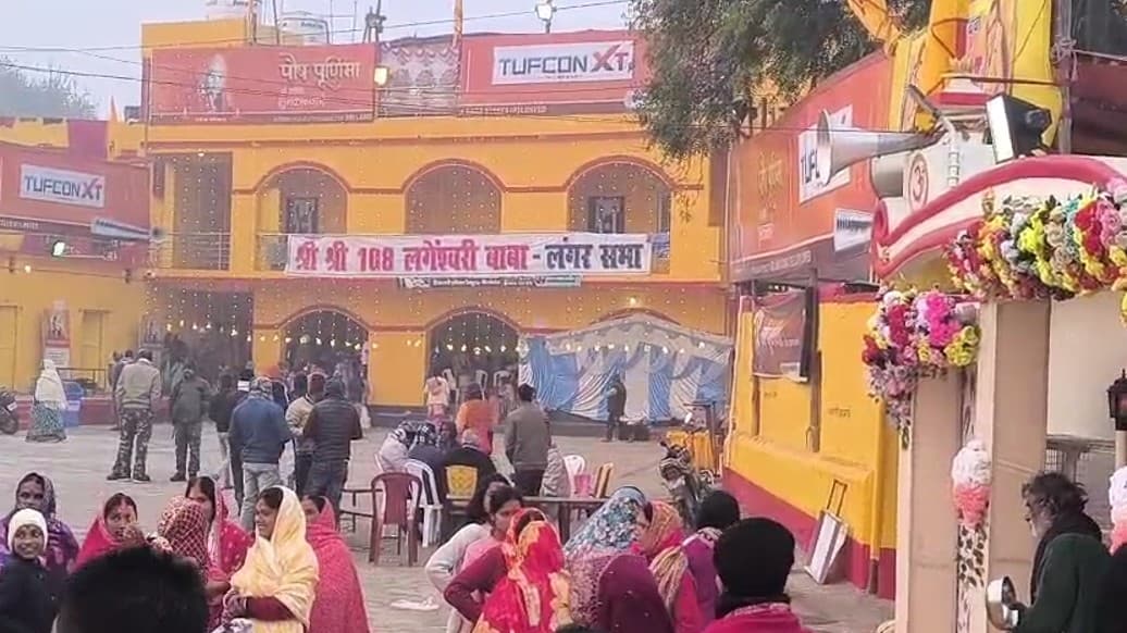 गिरिडीह में लंगटा बाबा समाधि स्थल पर उमड़ा आस्था का सैलाब, चादरपोशी के लिए उमड़ी भक्तों की भीड़