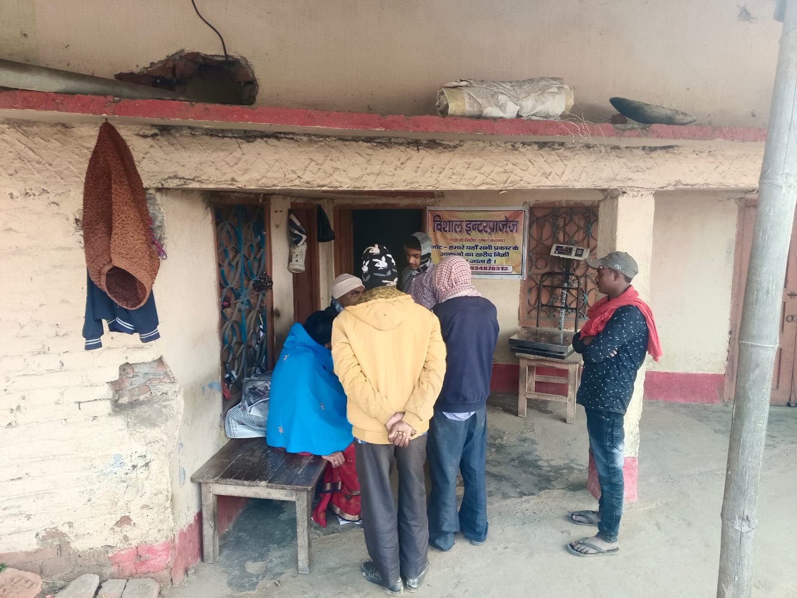 दुमका: दिनदहाड़े छिनतई से दहशत में हंसडीहा के लोग, अपराधियों के हौसले बुलंद