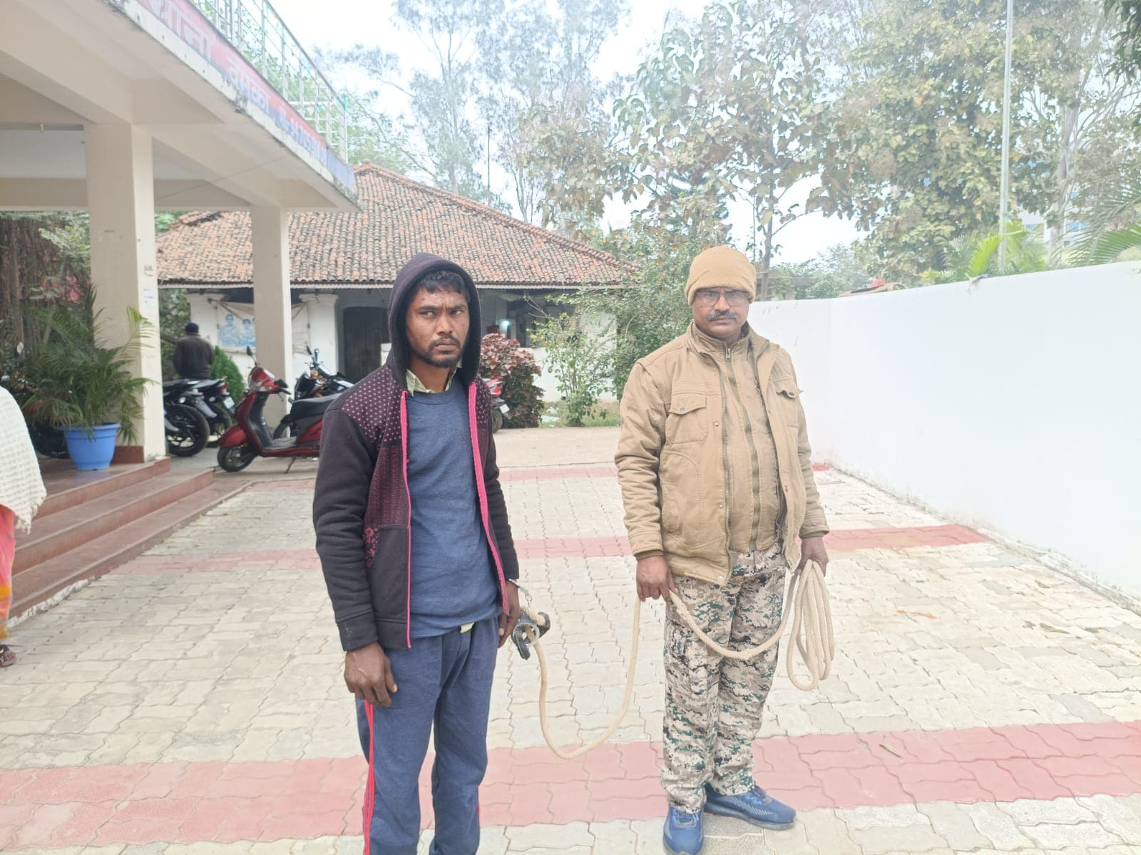 दुमका: अवैध संबंध के शक में पत्नी की हत्या, शव के साथ पूरी रात सोया रहा आरोपी पति