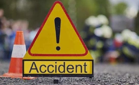 BREAKING:सरायकेला के बिरसा चौक पर हाईवा ने स्कूटी को मारी टक्कर पति-पत्नी गंभीर रूप से घायल